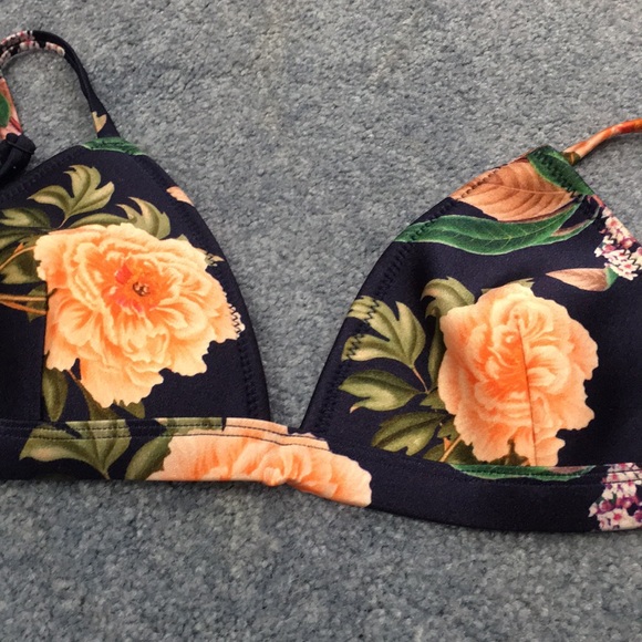 TRIANGL Navy Floral Bikini w/matching bag - Picture 4 of 5